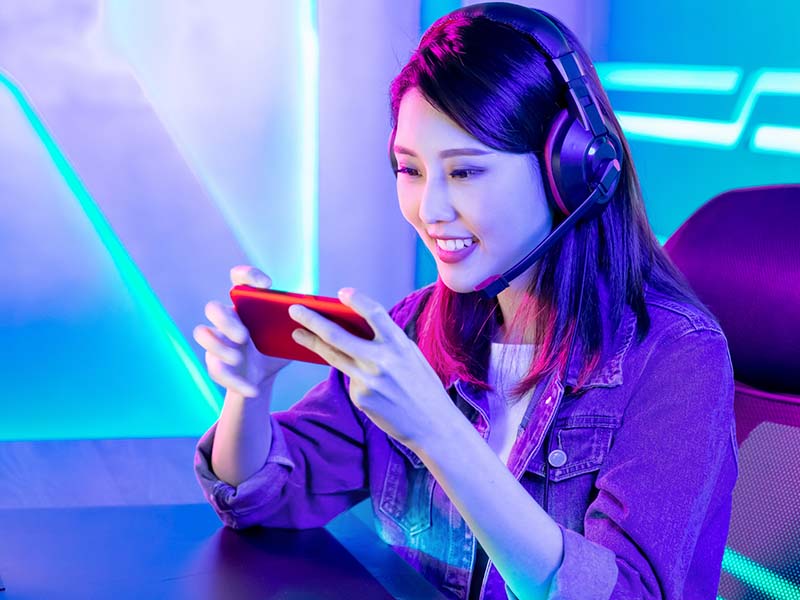 Chinese female gamer