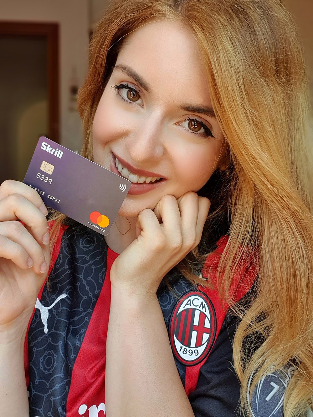 Miriam Suppa holds her Skrill Card, which she used to pay for her kit.