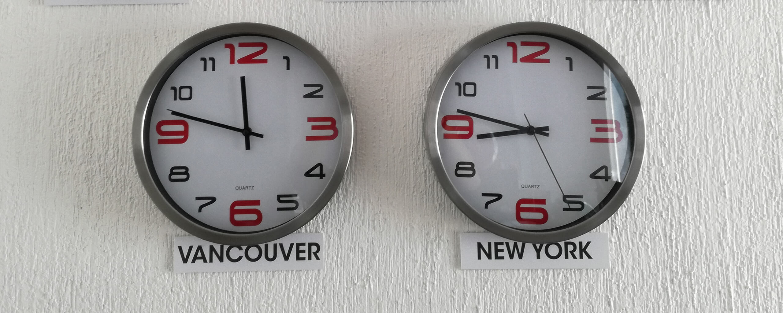 Clocks showing 2 different time zones