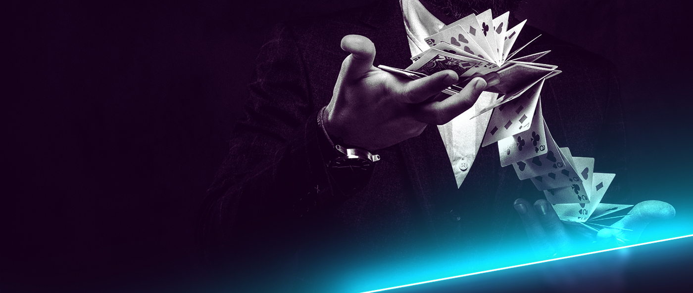 在带有霓虹边框的黑色背景下，双手拿着扑克牌在表演魔术，象征着 Skrill 的 VIP 体验