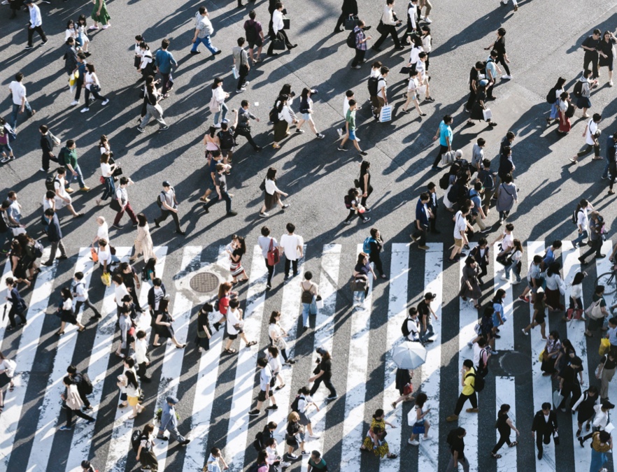 pedestrian cross road, crowded with people, Skrill app download